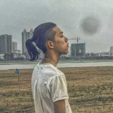 你喜好留长发男生的4种作风的哪种?