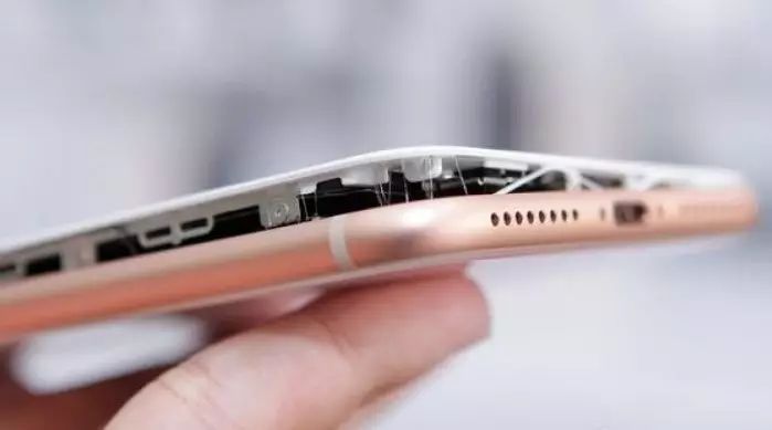 iPhone 8 Plus 内地首现爆裂，但和「 Note 7 爆炸门」不太一样