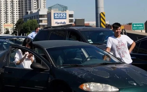 旧金山I-80上演恐怖警匪大片 逃犯被当场击毙_