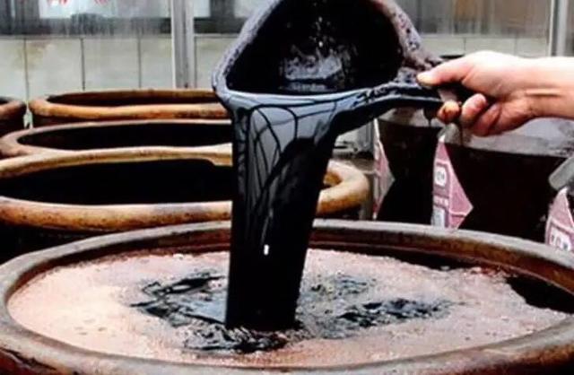 陈年老醋开坛抓出“海洋活宝”醋蛾子,这坛醋售价估计翻十倍不止