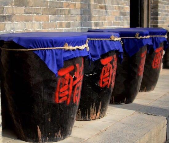 陈年老醋开坛抓出“海洋活宝”醋蛾子,这坛醋售价估计翻十倍不止