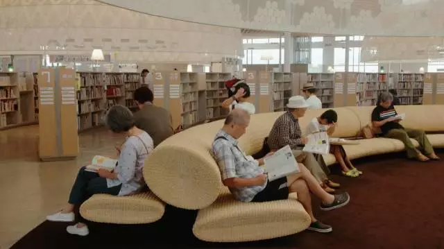 一个不起眼的小城,竟靠这个房子火遍全球!(组图) - 21
