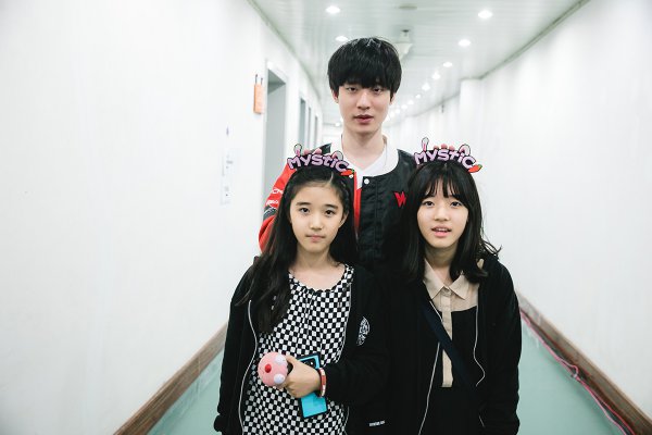 WE最给力应援 大舅子妹妹可爱到犯规_esports电子竞技_凤凰网