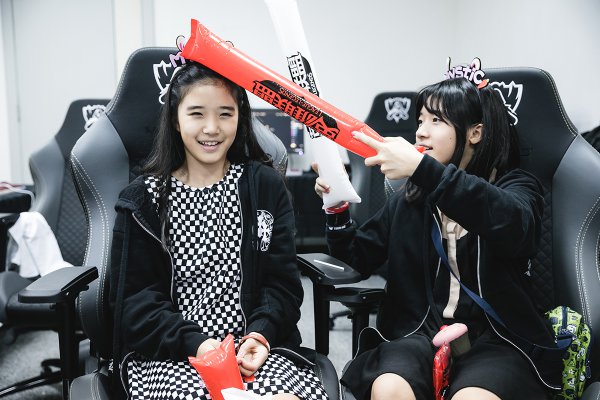 WE最给力应援 大舅子妹妹可爱到犯规_esports电子竞技_凤凰网