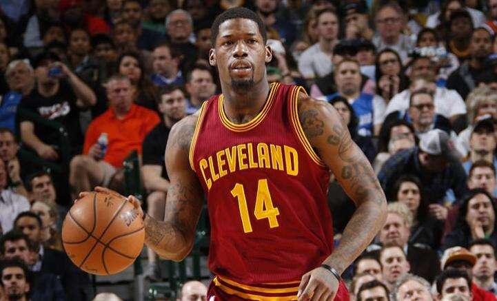 够快!热火秒签库里终结者,一年换6队用他怼詹