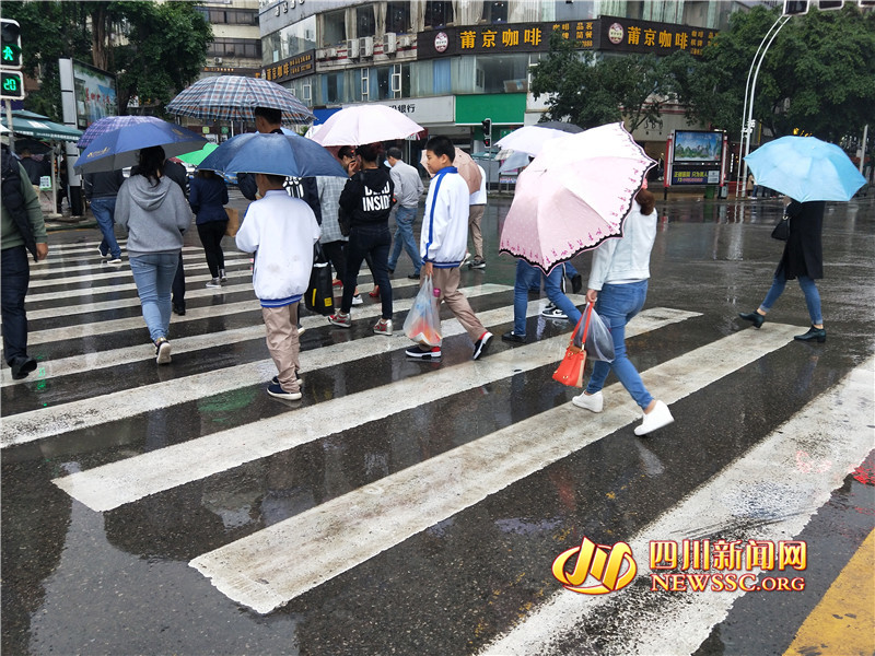 达州市气温断崖式下滑 最低气温仅15℃左右