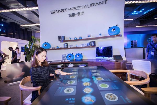 未来智慧餐厅 在2017蚂蚁金服ATEC展馆内亮