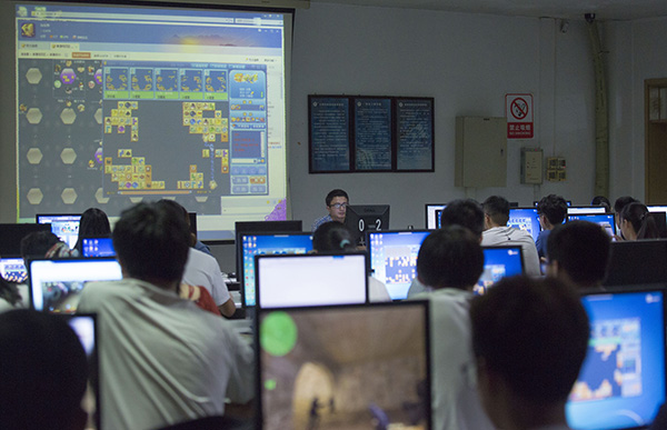 大学电竞专业的日常:女生基本不出门,交大退学