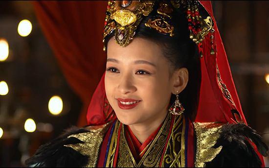 孙怡产后出院,网友热议生孩子该有啥状态,杨幂