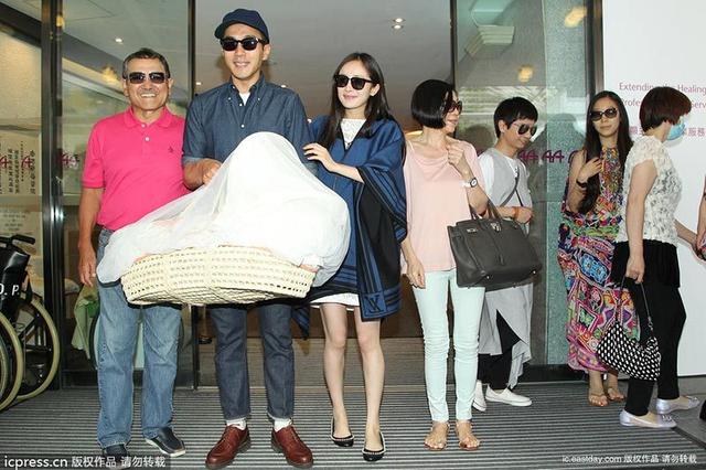 孙怡产后出院,网友热议生孩子该有啥状态,杨幂