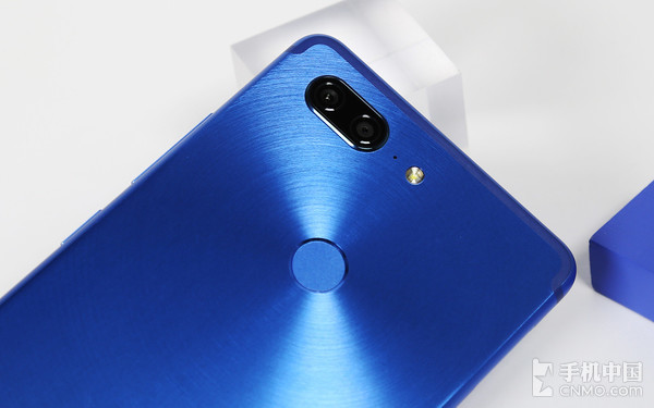 金立M7背面太阳纹设计 金立M7背面太阳纹设计