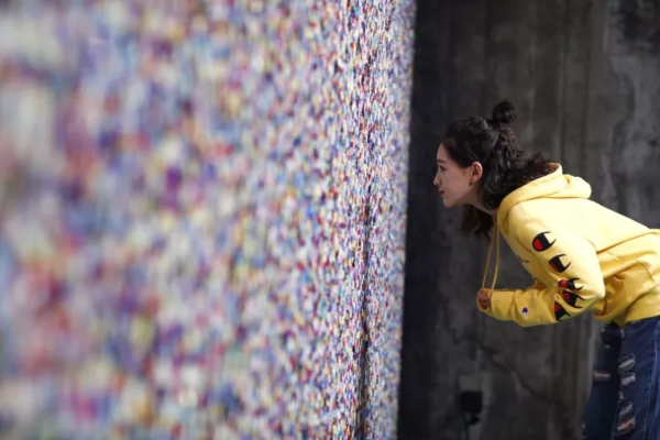 Paul Smith巡展登陆上海,小红书用户获Paul吻手