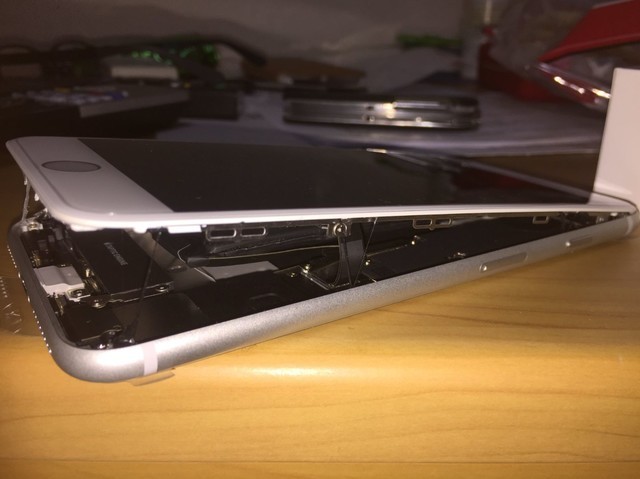 iPhone 8频现机身爆裂 原因竟出乎意料！ 