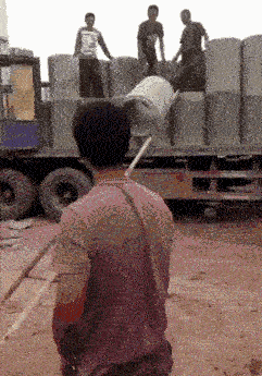 爆笑gif:你可能不信 真是杯子先动的手