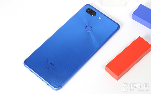 金立M7背面太阳纹设计 金立M7背面太阳纹设计