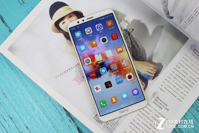 荣耀7X上手：千元拦不住稳健 全屏实力 