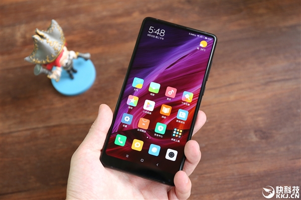 一天玩多久手机你心理有数不?半数人累计超5