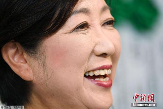 据新加坡《联合早报》报道,日本东京地方选战本月7月2日尘埃落定,日本国会第一大党自民党惨败。东京女知事小池百合子领军的地区政党“都民第一之会”大跃进,成为东京都议会的第一大党。 据新加坡《联合早报》报道,日本东京地方选战本月7月2日尘埃落定,日本国会第一大党自民党惨败。东京女知事小池百合子领军的地区政党“都民第一之会”大跃进,成为东京都议会的第一大党。