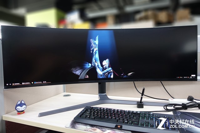 编辑部的日常:用两万块的显示器办公