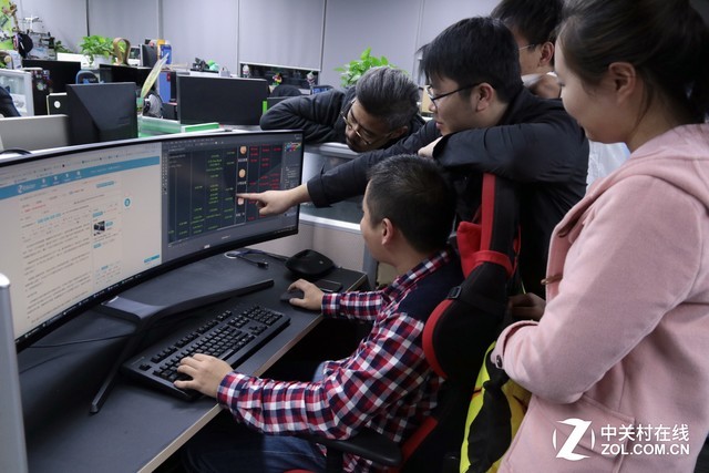 编辑部的日常:用两万块的显示器办公