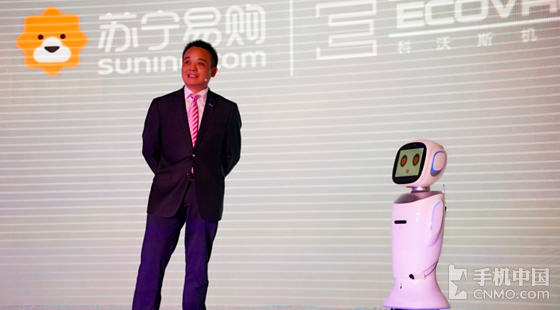 侯恩龙与智能机器人“旺宝”互动对话