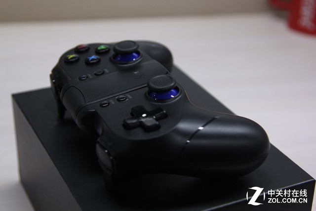 更加轻松的连招 北通手游P1手柄测评 