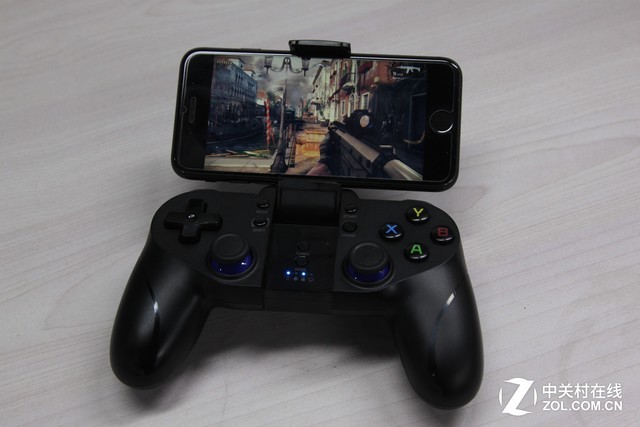 更加轻松的连招 北通手游P1手柄测评 