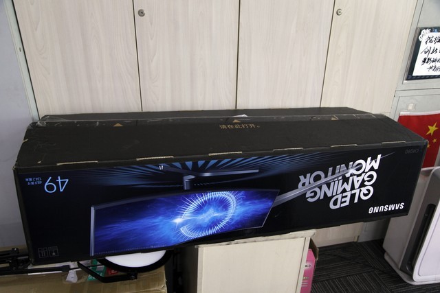 编辑部的日常:用两万块的显示器办公