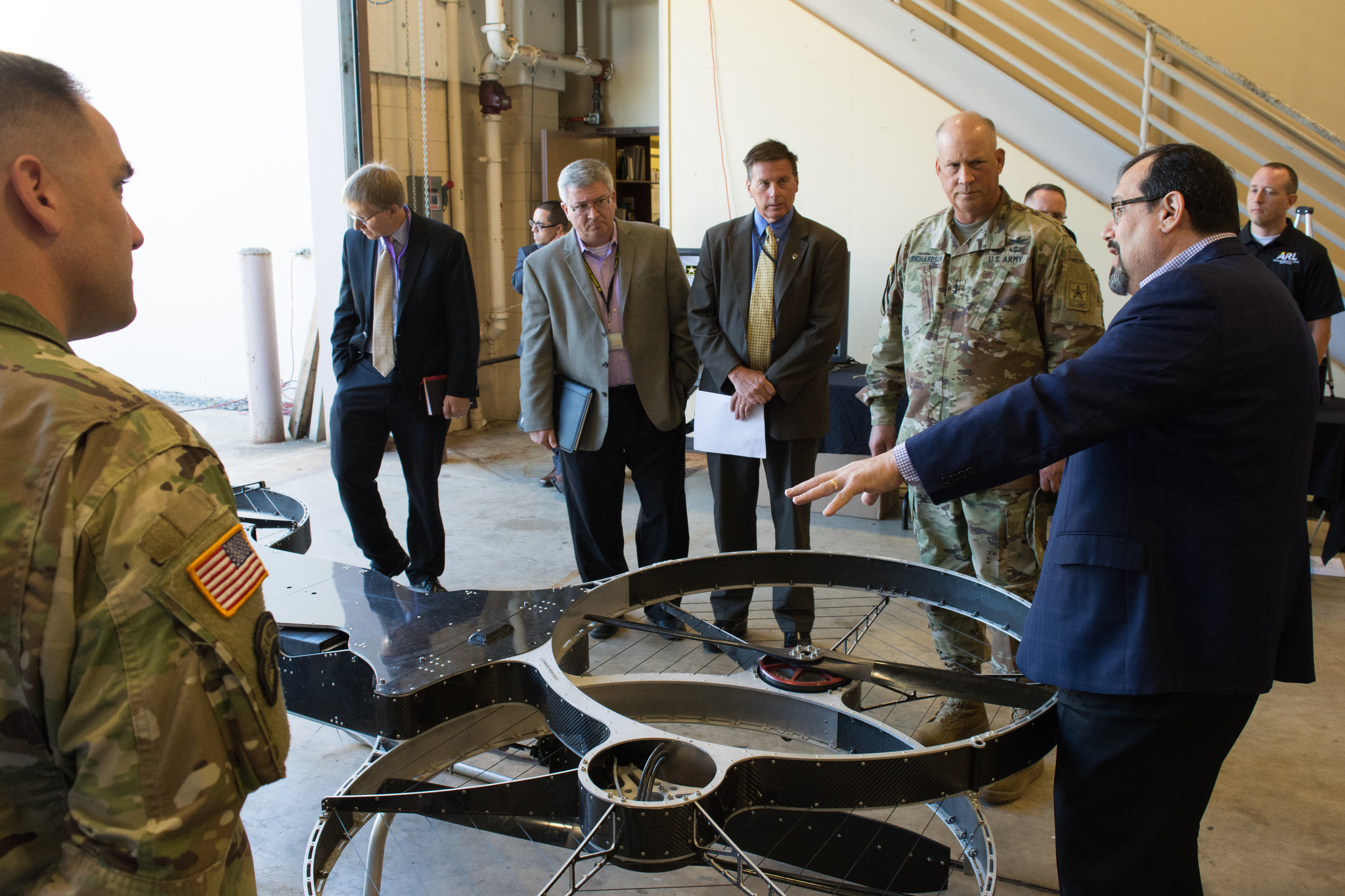 迪拜将为警察配备飞行摩托,"飞天小男警"不是梦_凤凰科技
