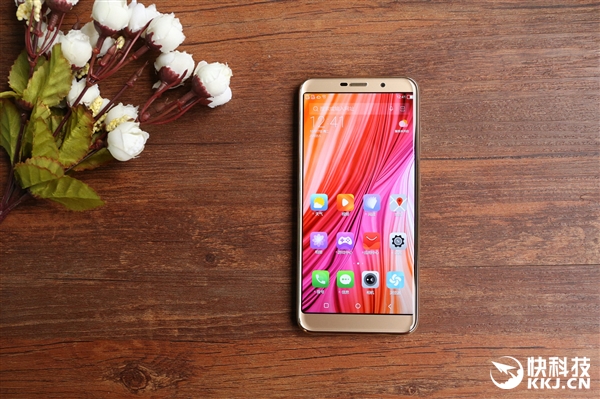 5.7英寸全面屏!小辣椒V11开箱图赏:惊艳