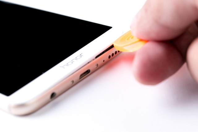 卖1299抢iPhone X饭碗 荣耀7X拆解示众 