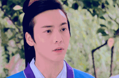 他在剧中饰演的大师兄陵越,让无数少女争先恐后地报名为他