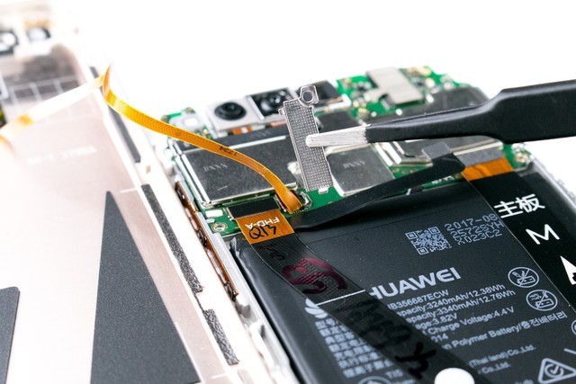 卖1299抢iPhone X饭碗 荣耀7X拆解示众 