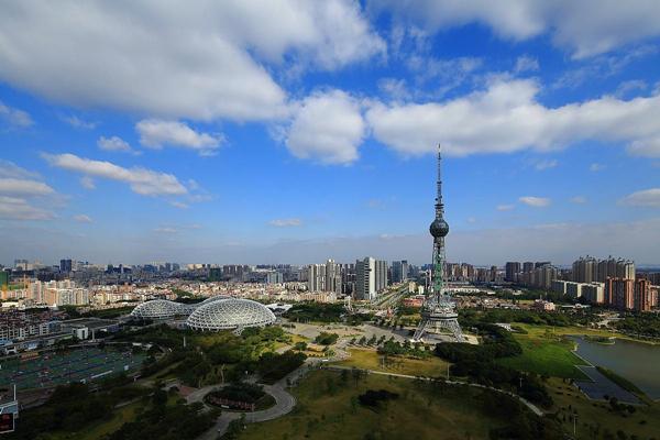 中国经济排名第15的城市,同省小弟入选新一线