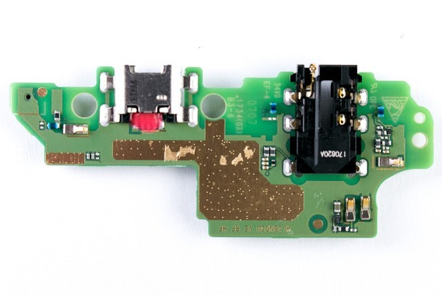 卖1299抢iPhone X饭碗 荣耀7X拆解示众 