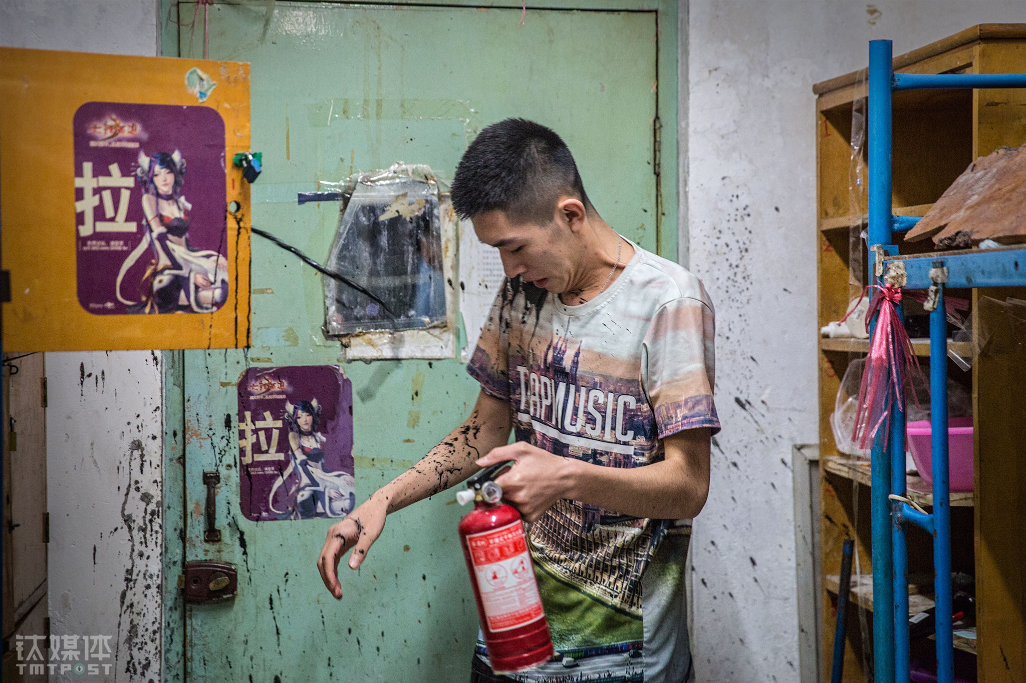 在一个段子视频中，浩坤准备用灭火器偷袭藏在柜子里的胖子，却被胖子出其不意地用一包墨汁抢先下手。到底什么视频内容才是“好内容”？浩坤认为独特和稀缺的才是好内容，一个短视频创意，不只是快手、微信朋友圈没出现过，要做到全世界的网络都没出现过，“你从来没见过的东西，才是好内容，所以我不考虑别人喜欢看什么，我只想拍别人没见过的东西，想不到的东西，因为好的内容永远是未知的”。