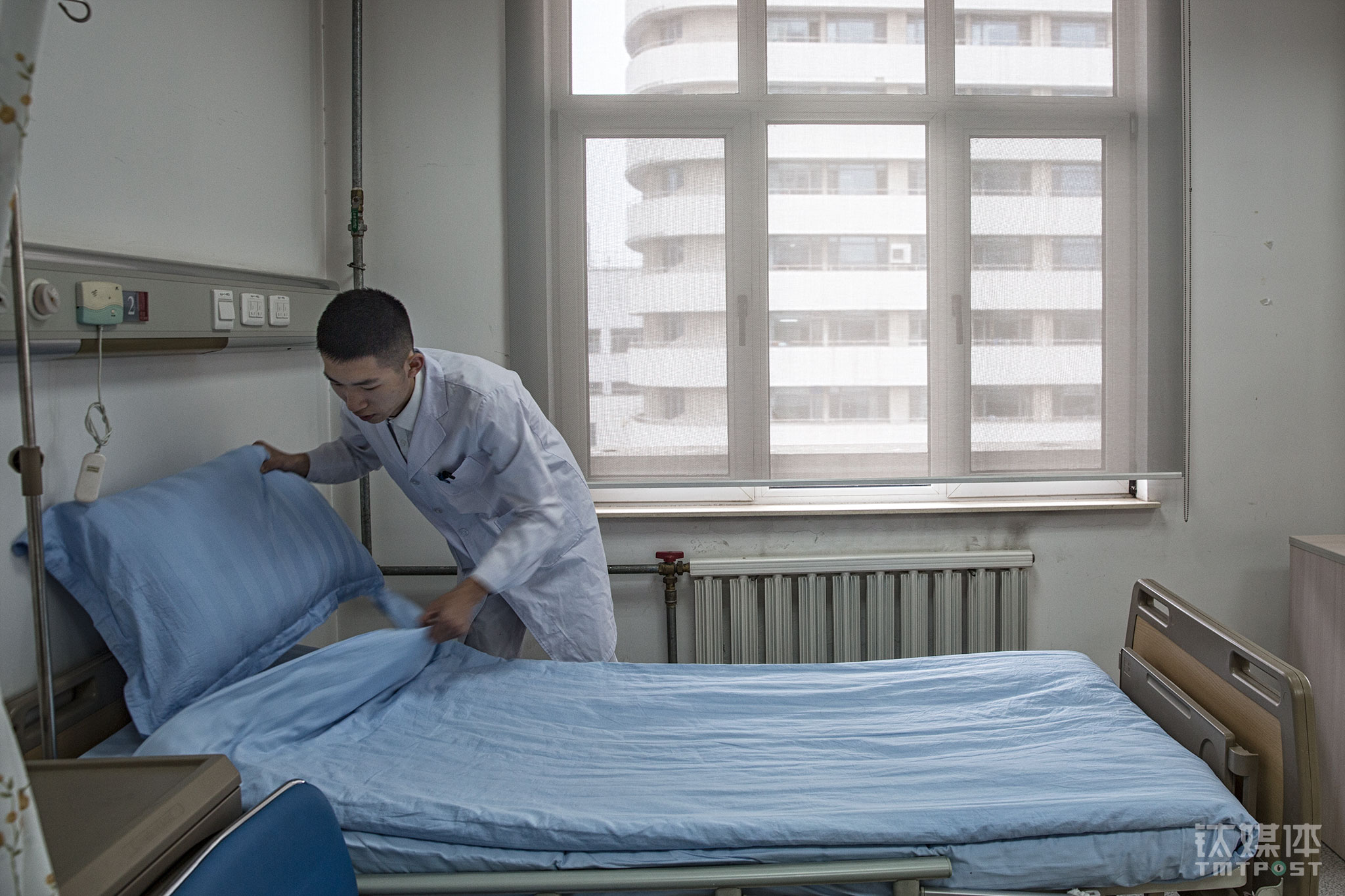 快手是个丛林，网络是个江湖，浩坤深知这一点，他常常提醒自己，“要看清自己，也要看轻自己”，无论什么时候都不能因为一点收获而不去努力。在医院的实习即将结束，浩坤想要读一个专升本给家人“挣个脸”，他知道成为演员这条路太难走，就像整理病床照顾病人一样，要有充分的准备和耐心。