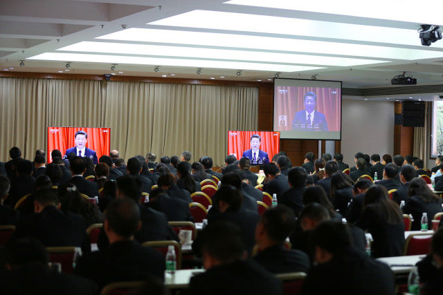 看完十九大开幕盛况，各地法院干警说新征程上一定加油干！