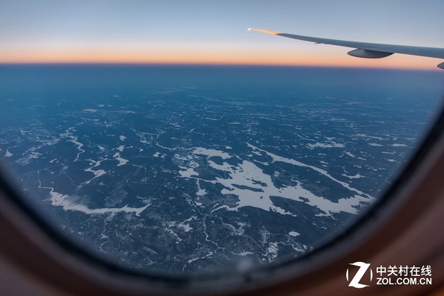 丢掉无人机！教你如何在飞机上拍风光 