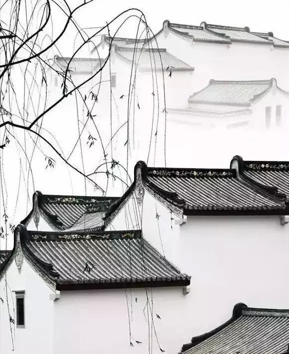 中国传统屋檐的沧桑与超凡