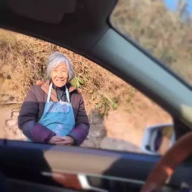 2017年最感动朋友圈的24张图,看到第几张你哭了?