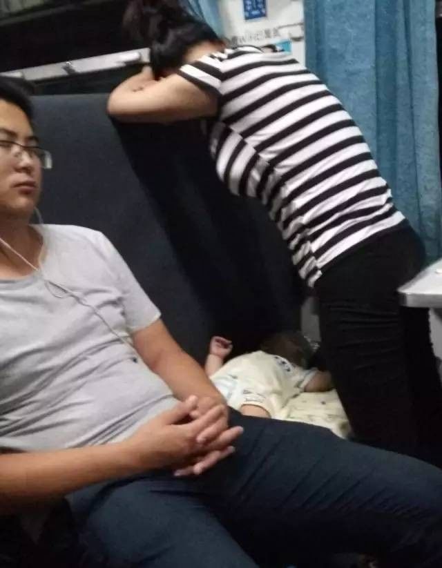 2017年最感动朋友圈的24张图,看到第几张你哭了?