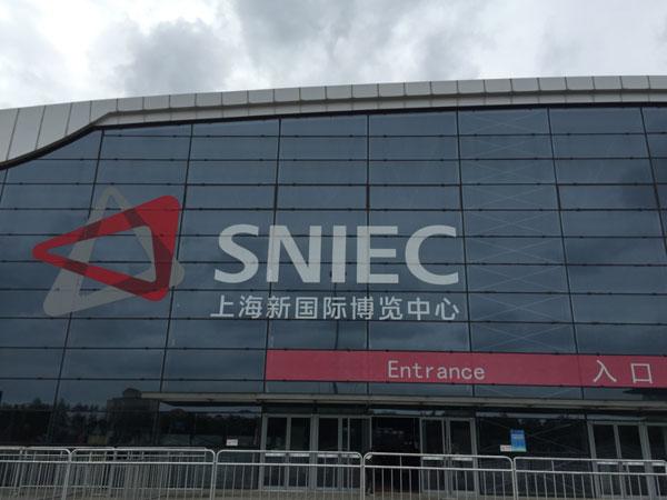 上海灯光音响展体验LANBO平板投影视觉盛宴