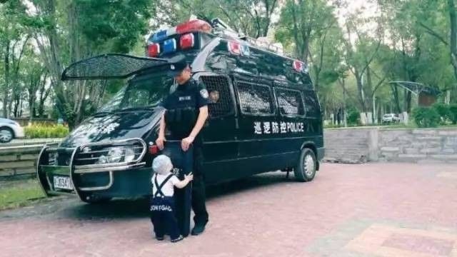 2017年最感动朋友圈的24张图,看到第几张你哭了?