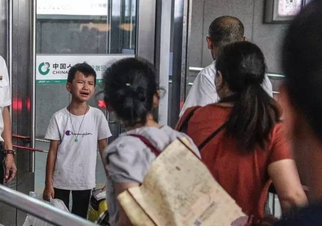 2017年最感动朋友圈的24张图,看到第几张你哭了?