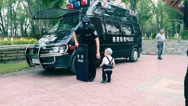 2017年最感动朋友圈的24张图,看到第几张你哭了?