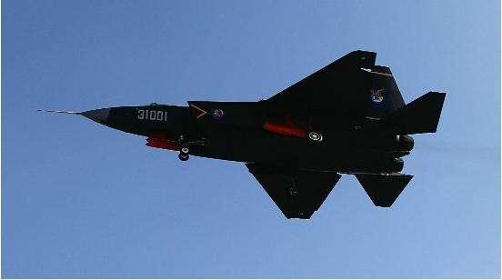 中国新一代舰载战斗机横空出世,俄专家认为其