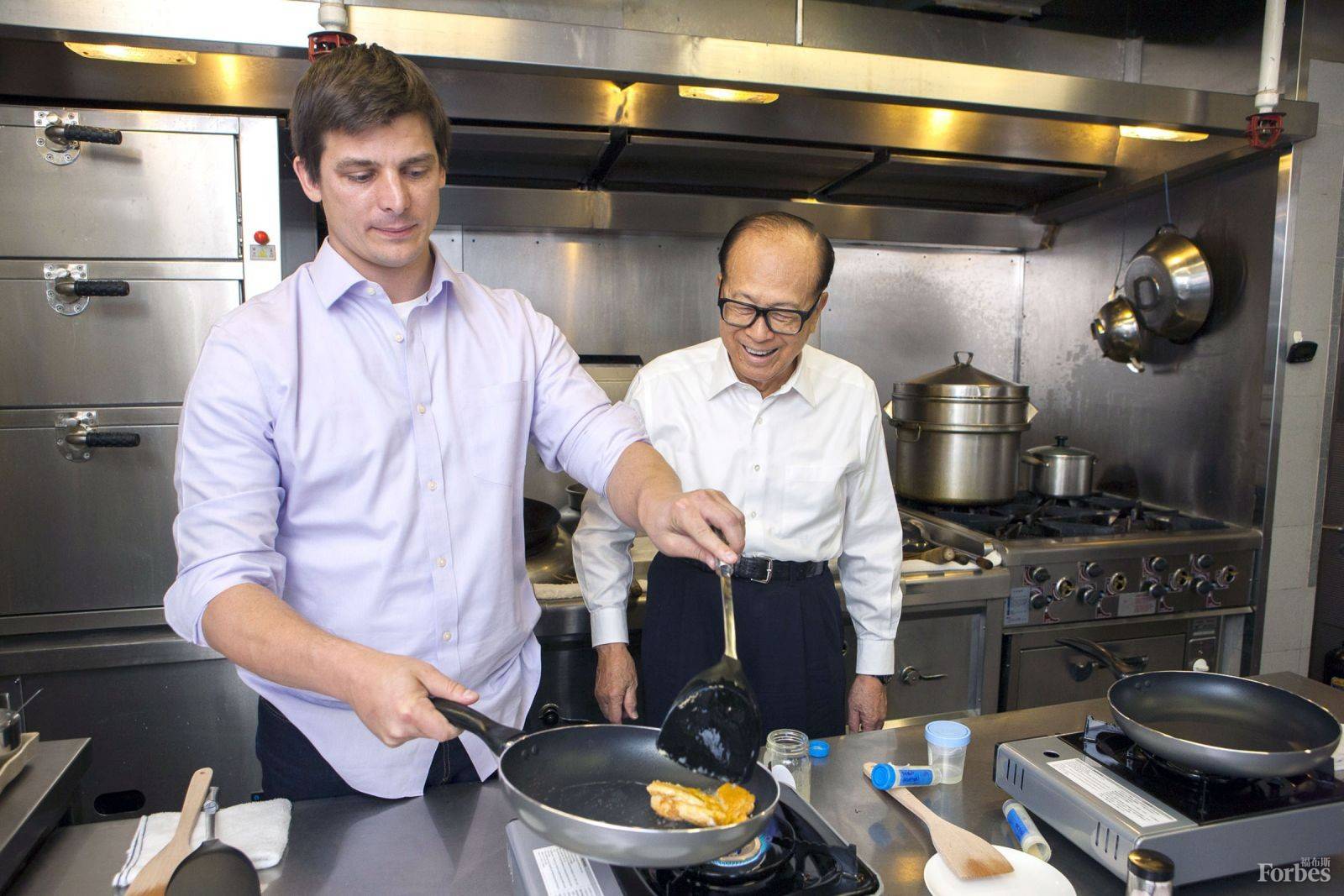 那个曾亲自炒蛋给李嘉诚吃的 CEO,到底在折腾