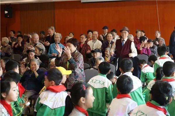 杭州一小学一周不用上课只需玩,怎么回事?