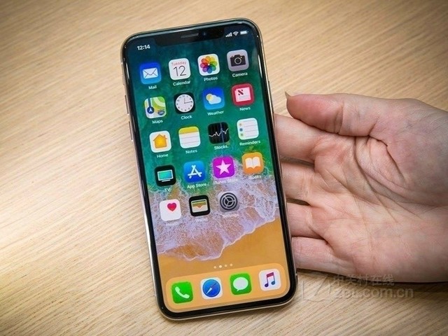 全面屏牺牲前置指纹 但这些特性够你玩 